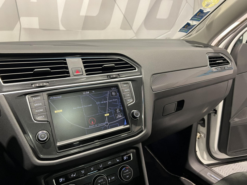 Photo 12 de l'offre de VOLKSWAGEN TIGUAN  2.0 TDI 150 DSG7 4Motion Carat à 21490€ chez VL Auto