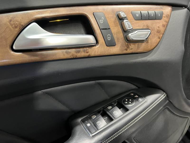 Photo 22 de l'offre de MERCEDES-BENZ CLASSE CLS 500 4Matic Fascination A à 30990€ chez VL Auto