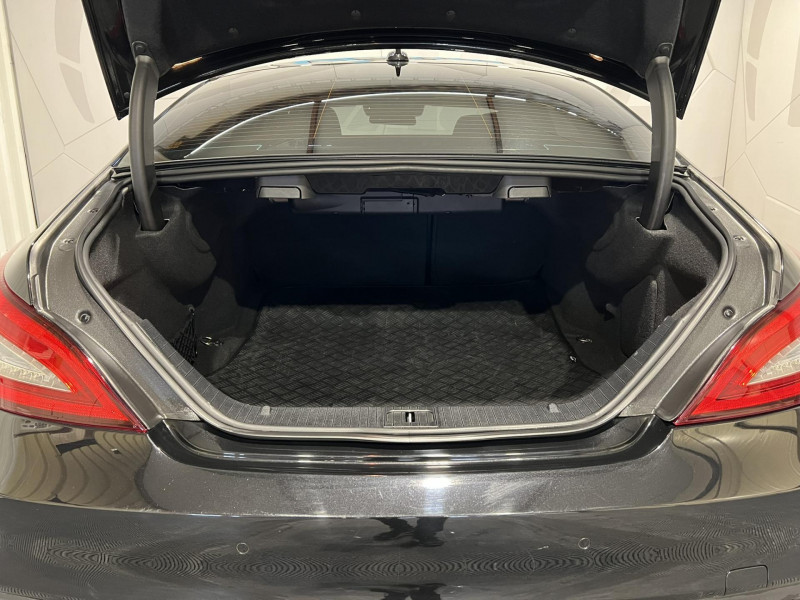 Photo 10 de l'offre de MERCEDES-BENZ CLASSE CLS 500 4Matic Fascination A à 30990€ chez VL Auto