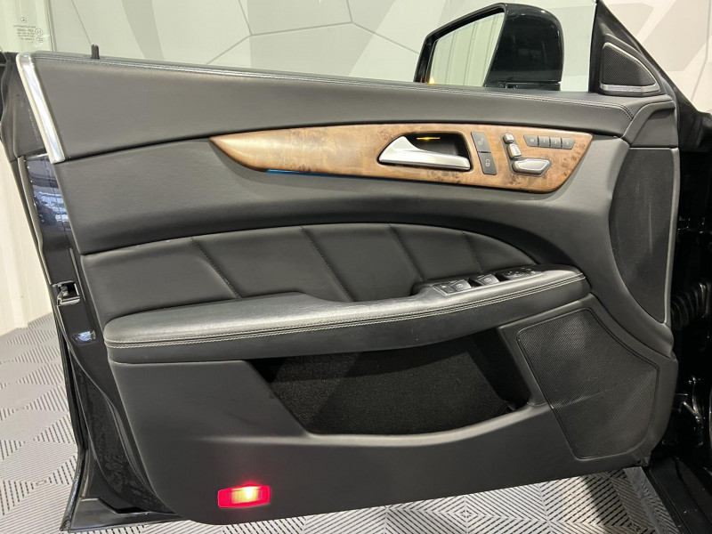 Photo 21 de l'offre de MERCEDES-BENZ CLASSE CLS 500 4Matic Fascination A à 30990€ chez VL Auto