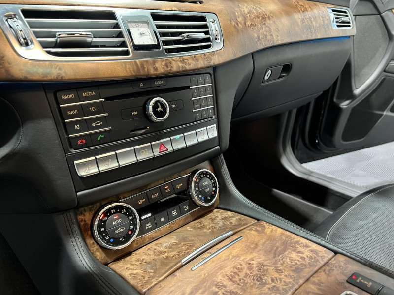 Photo 13 de l'offre de MERCEDES-BENZ CLASSE CLS 500 4Matic Fascination A à 30990€ chez VL Auto