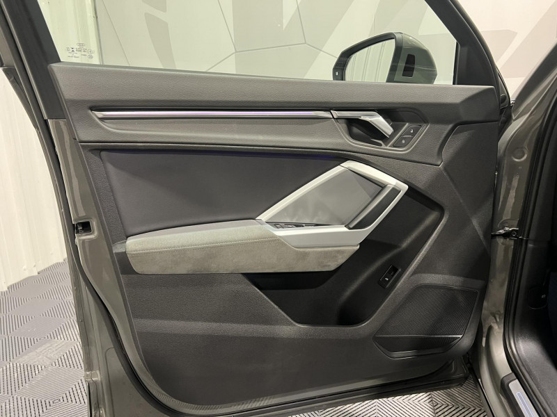 Photo 24 de l'offre de AUDI Q3  35 TDI 150 ch S tronic 7 Design Luxe à 27990€ chez VL Auto