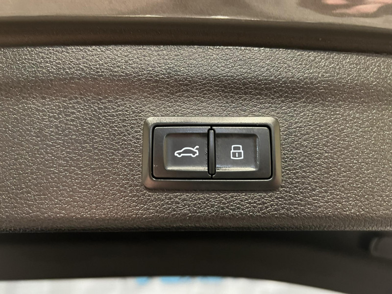 Photo 20 de l'offre de AUDI Q3  35 TDI 150 ch S tronic 7 Design Luxe à 27990€ chez VL Auto