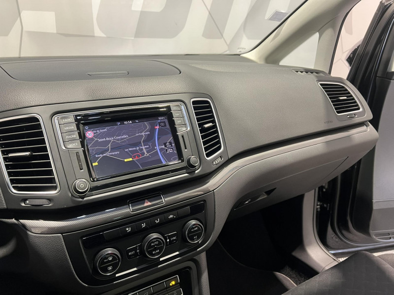 Photo 12 de l'offre de VOLKSWAGEN SHARAN 2.0 TDI 150 BlueMotion Technology DSG6 IQ.Drive 7 PLACES à 24990€ chez VL Auto