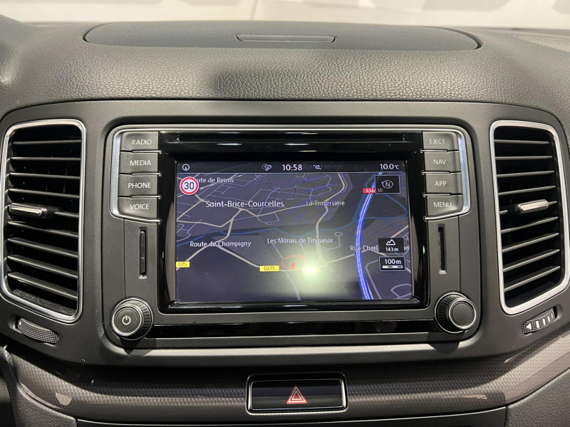 Photo 23 de l'offre de VOLKSWAGEN SHARAN 2.0 TDI 150 BlueMotion Technology DSG6 IQ.Drive 7 PLACES à 24990€ chez VL Auto