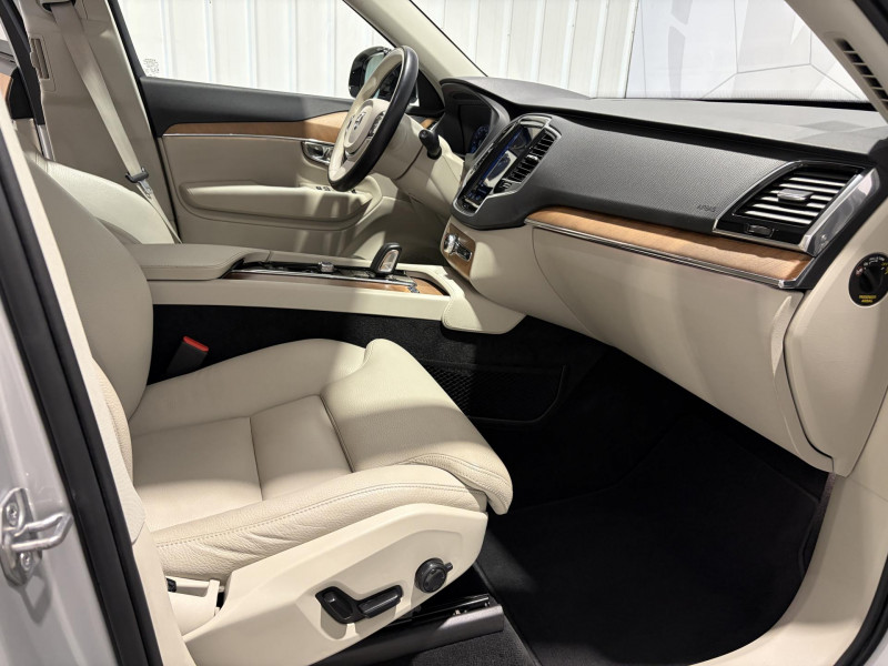 Photo 14 de l'offre de VOLVO XC90  T8 Twin Engine 303+87 ch Geartronic 8 R-Design 7 Places à 38990€ chez VL Auto