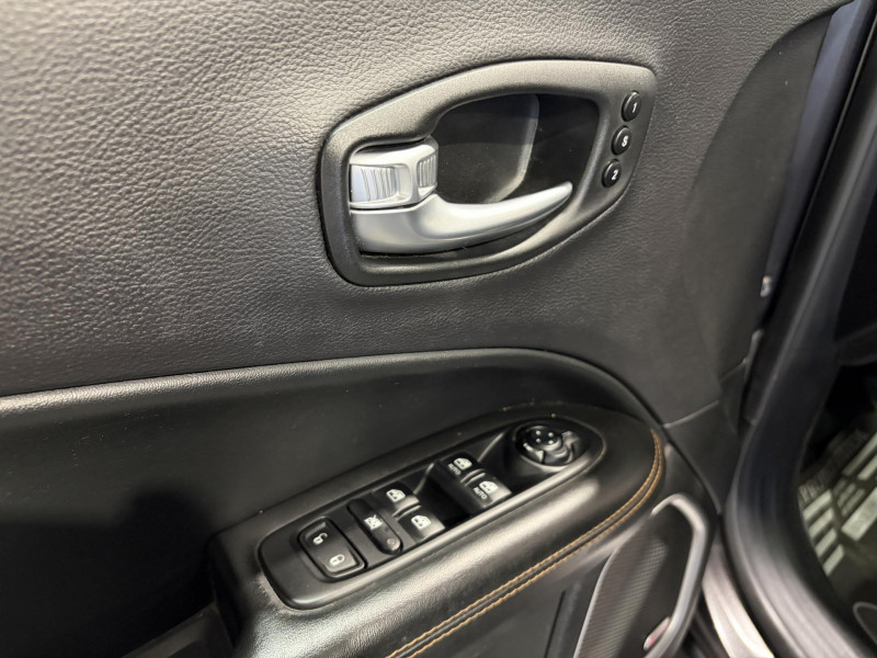 Photo 21 de l'offre de JEEP COMPASS 2.0 I MultiJet II 170 ch Active Drive BVA9 Limited à 15990€ chez VL Auto