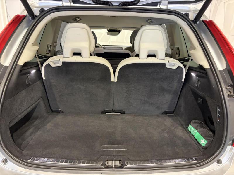 Photo 16 de l'offre de VOLVO XC90  T8 Twin Engine 303+87 ch Geartronic 8 R-Design 7 Places à 38990€ chez VL Auto