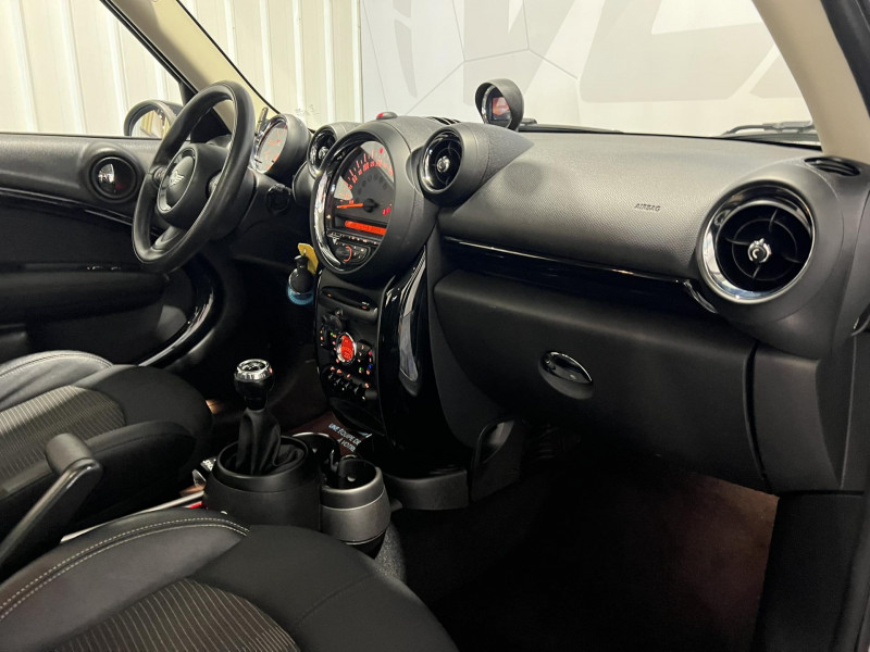 Photo 8 de l'offre de MINI COUNTRYMAN 112 ch Cooper D Pack Chili à 9490€ chez VL Auto