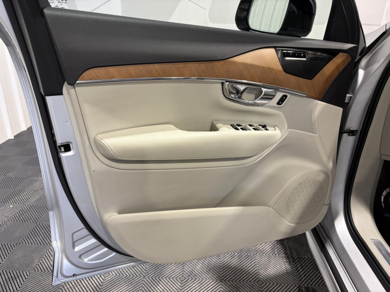 Photo 21 de l'offre de VOLVO XC90  T8 Twin Engine 303+87 ch Geartronic 8 R-Design 7 Places à 38990€ chez VL Auto