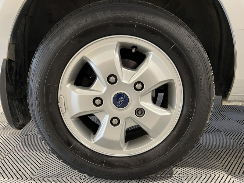 Photo 16 de l'offre de FORD TOURNEO CUSTOM 310 L1H1 2.0 TDCi 130 Titanium 9 Places à 23990€ chez VL Auto