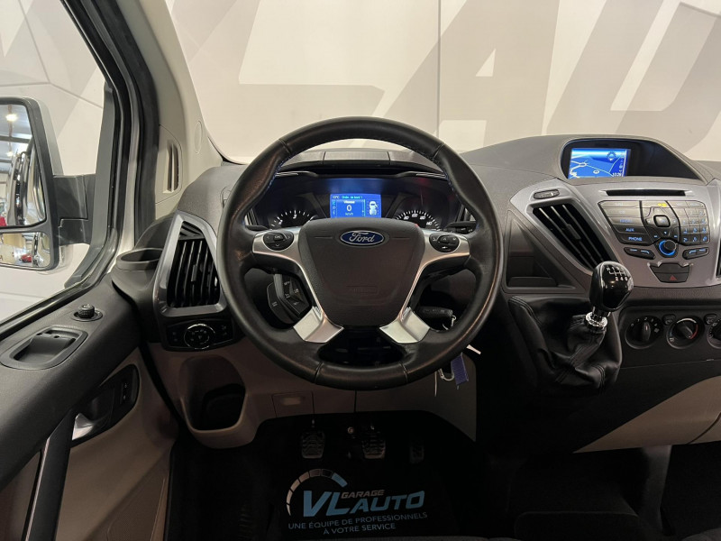 Photo 24 de l'offre de FORD TOURNEO CUSTOM 310 L1H1 2.0 TDCi 130 Titanium 9 Places à 23990€ chez VL Auto