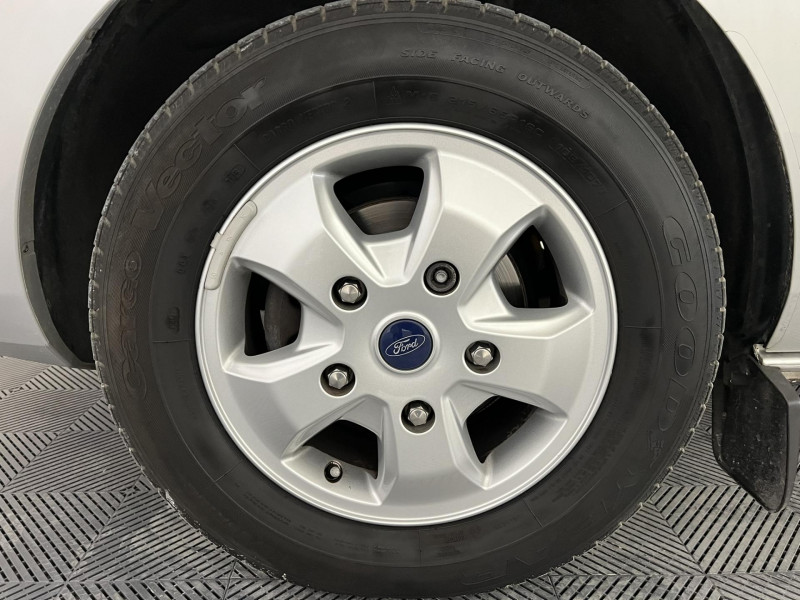 Photo 18 de l'offre de FORD TOURNEO CUSTOM 310 L1H1 2.0 TDCi 130 Titanium 9 Places à 23990€ chez VL Auto