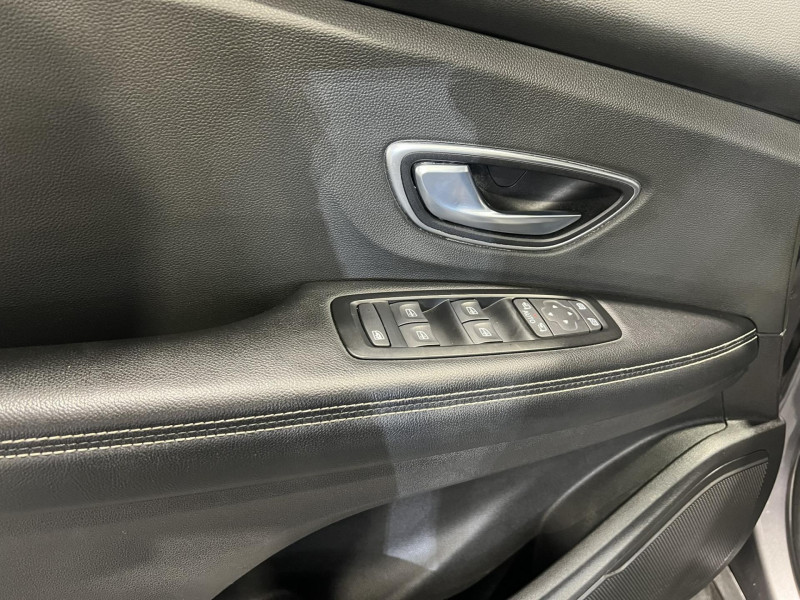 Photo 22 de l'offre de RENAULT GRAND SCENIC dCi 110 Energy Intens 7 Places à 10990€ chez VL Auto