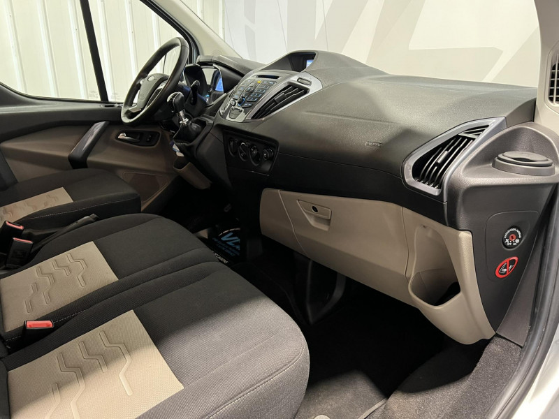Photo 8 de l'offre de FORD TOURNEO CUSTOM 310 L1H1 2.0 TDCi 130 Titanium 9 Places à 23990€ chez VL Auto