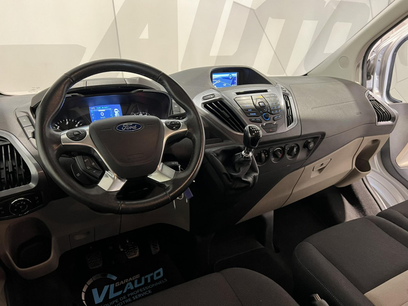 Photo 14 de l'offre de FORD TOURNEO CUSTOM 310 L1H1 2.0 TDCi 130 Titanium 9 Places à 23990€ chez VL Auto