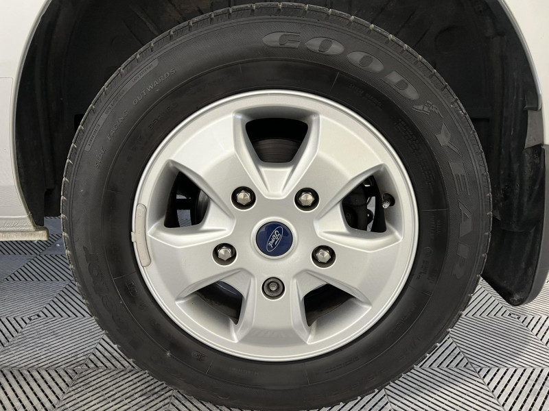 Photo 17 de l'offre de FORD TOURNEO CUSTOM 310 L1H1 2.0 TDCi 130 Titanium 9 Places à 23990€ chez VL Auto