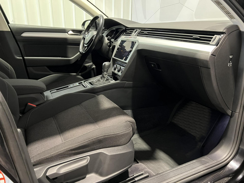 Photo 8 de l'offre de VOLKSWAGEN PASSAT SW 2.0 TDI 150 BMT DSG7 Confortline à 16990€ chez VL Auto