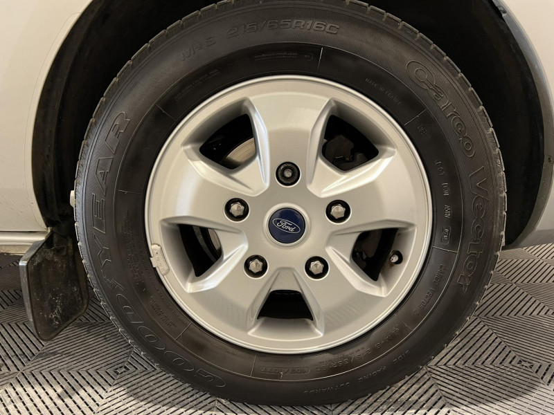 Photo 15 de l'offre de FORD TOURNEO CUSTOM 310 L1H1 2.0 TDCi 130 Titanium 9 Places à 23990€ chez VL Auto