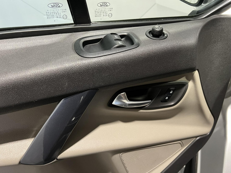 Photo 23 de l'offre de FORD TOURNEO CUSTOM 310 L1H1 2.0 TDCi 130 Titanium 9 Places à 23990€ chez VL Auto