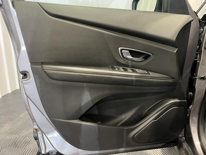 Photo 21 de l'offre de RENAULT GRAND SCENIC dCi 110 Energy Intens 7 Places à 10990€ chez VL Auto