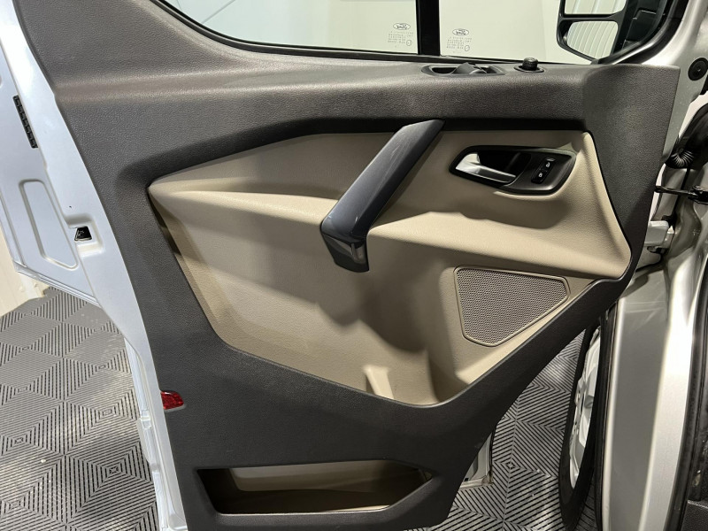 Photo 22 de l'offre de FORD TOURNEO CUSTOM 310 L1H1 2.0 TDCi 130 Titanium 9 Places à 23990€ chez VL Auto