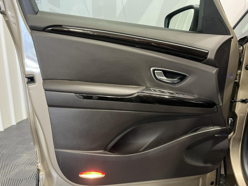 Photo 24 de l'offre de RENAULT ESPACE dCi 160 Energy Twin Turbo Intens EDC 7 places à 15490€ chez VL Auto