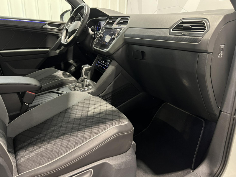 Photo 8 de l'offre de VOLKSWAGEN TIGUAN 2.0 TDI 150ch DSG7 R-Line à 34990€ chez VL Auto