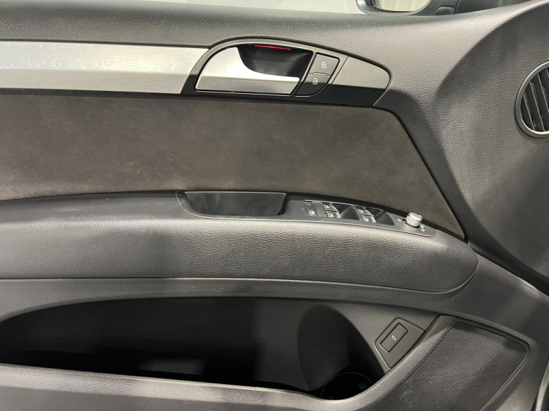 Photo 17 de l'offre de AUDI Q7  3.0 V6 TDI 204 DPF 7 pl Quattro S Line Tiptronic BVA à 18990€ chez VL Auto