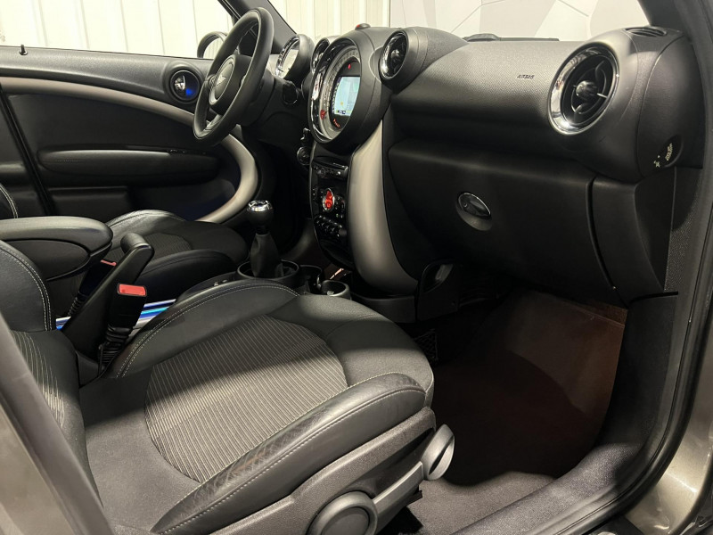 Photo 8 de l'offre de MINI COUNTRYMAN D 112 ch Cooper Pack Red Hot Chili à 8990€ chez VL Auto