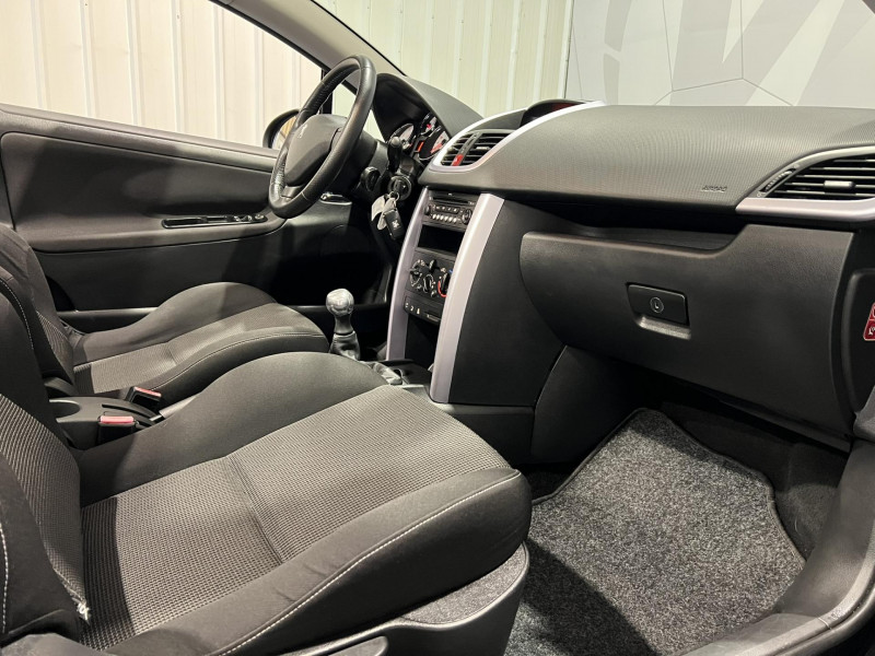 Photo 8 de l'offre de PEUGEOT 207 CC  1.6 VTi 16V 120ch Sport à 6990€ chez VL Auto