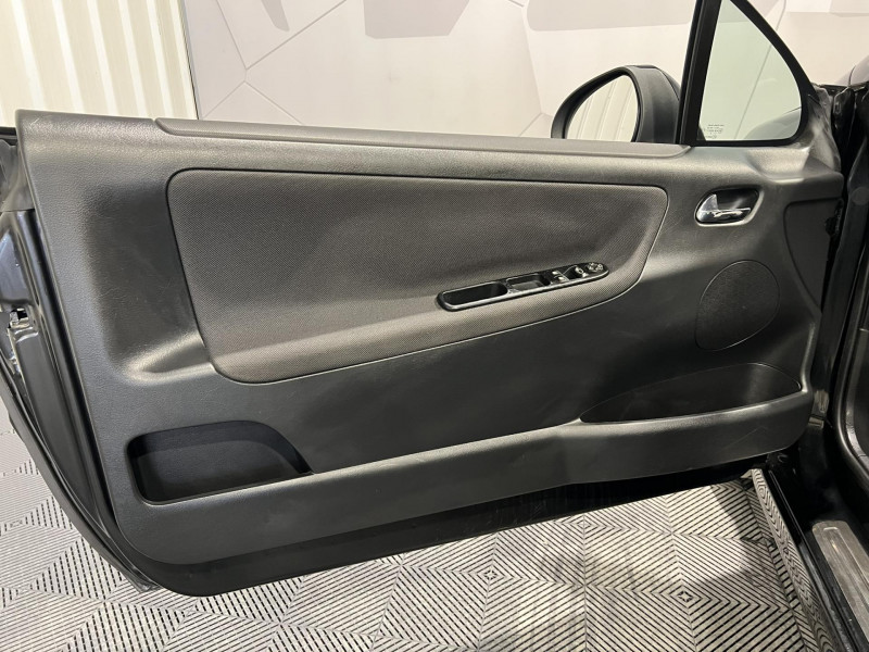 Photo 23 de l'offre de PEUGEOT 207 CC  1.6 VTi 16V 120ch Sport à 6990€ chez VL Auto