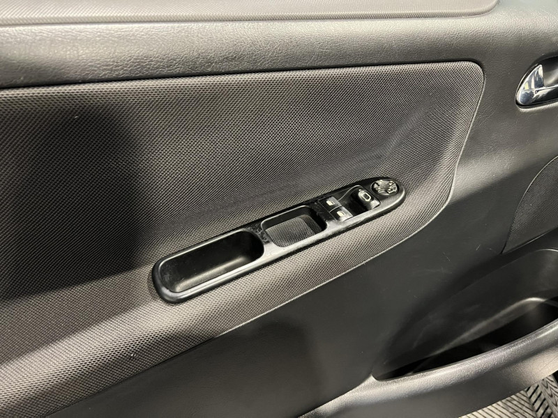 Photo 24 de l'offre de PEUGEOT 207 CC  1.6 VTi 16V 120ch Sport à 6990€ chez VL Auto