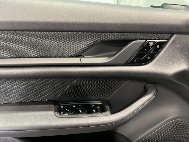Photo 26 de l'offre de PORSCHE TAYCAN 4S 571 ch avec batterie performance plus 4S à 54990€ chez VL Auto