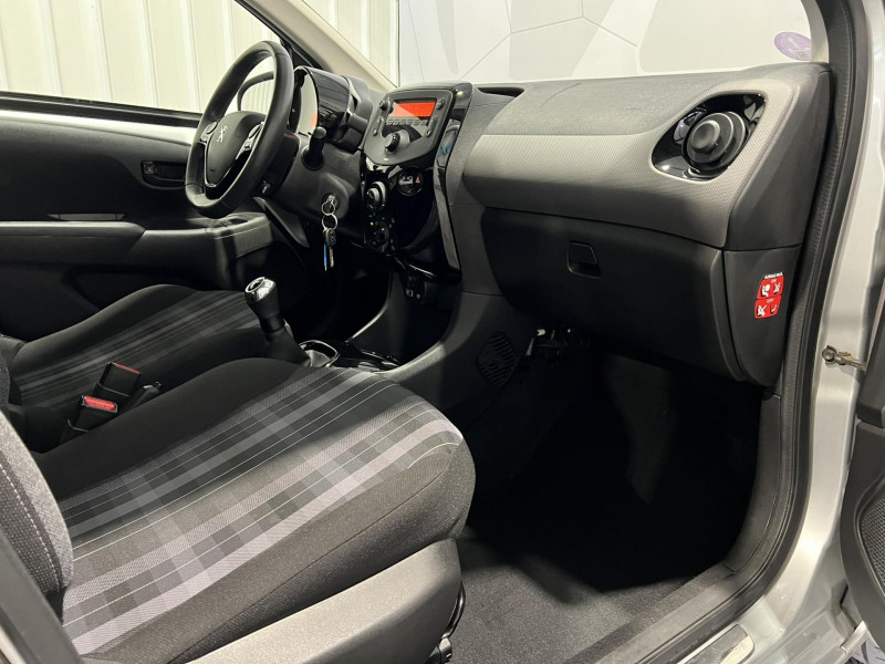 Photo 8 de l'offre de PEUGEOT 108  VTi 72ch S&S BVM5 Style à 7490€ chez VL Auto