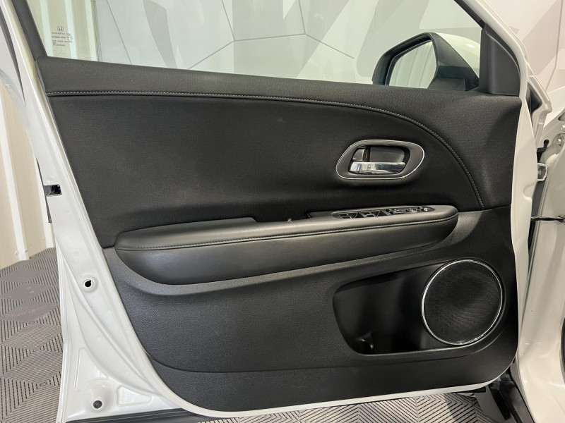 Photo 22 de l'offre de HONDA HR-V  1.5 i-VTEC Executive CVT à 17990€ chez VL Auto