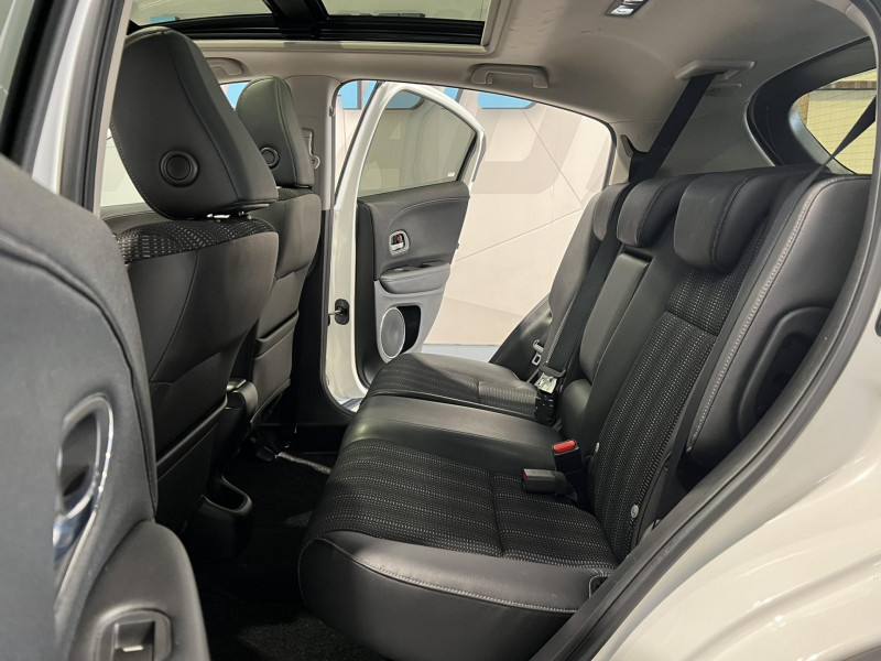 Photo 9 de l'offre de HONDA HR-V  1.5 i-VTEC Executive CVT à 17990€ chez VL Auto