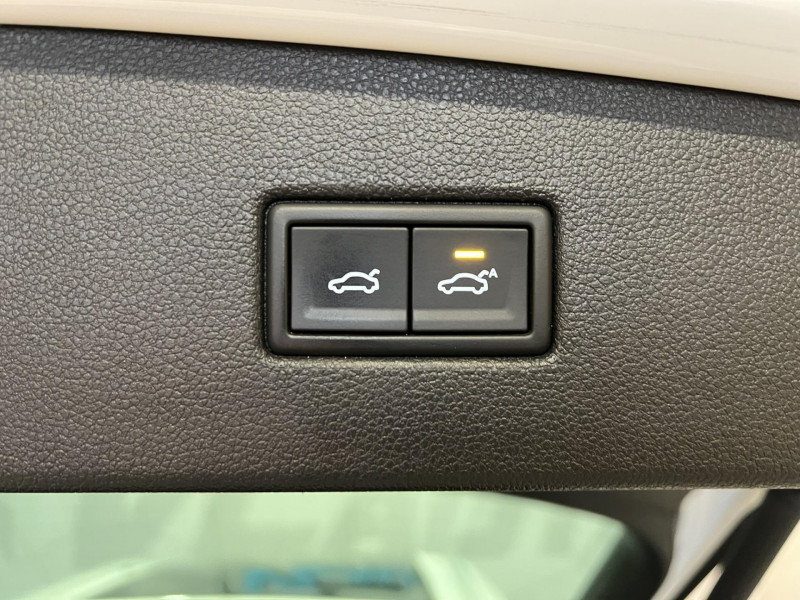 Photo 20 de l'offre de VOLKSWAGEN TIGUAN  2.0 TDI 150 DSG7 4Motion Carat Exclusive à 22990€ chez VL Auto