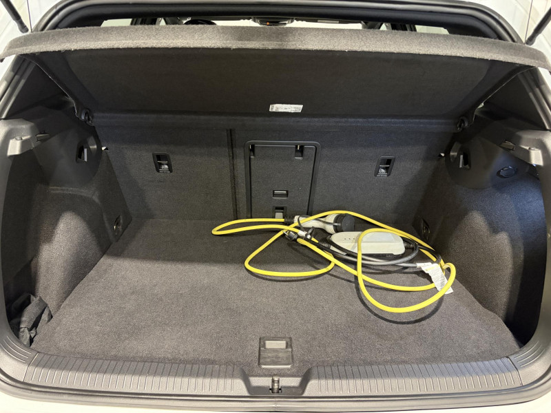 Photo 15 de l'offre de VOLKSWAGEN GOLF 1.4 Hybrid Rechargeable OPF 245 DSG6 GTE à 20490€ chez VL Auto