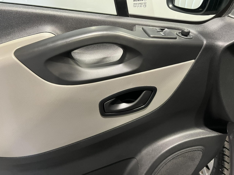 Photo 18 de l'offre de RENAULT TRAFIC  L2 dCi 125 Energy Zen 9 Places à 21990€ chez VL Auto