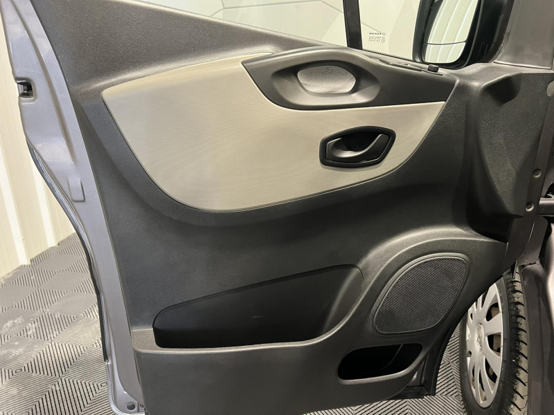 Photo 17 de l'offre de RENAULT TRAFIC  L2 dCi 125 Energy Zen 9 Places à 21990€ chez VL Auto