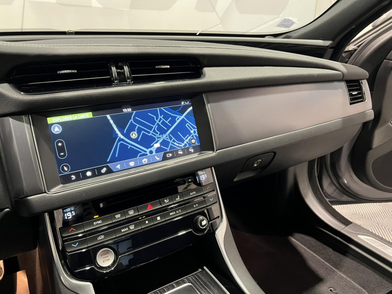 Photo 12 de l'offre de JAGUAR XF  V6 3.0 D - 300 ch BVA R-Sport à 21990€ chez VL Auto