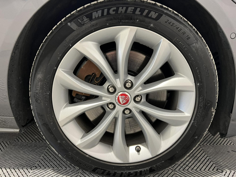 Photo 16 de l'offre de JAGUAR XF  V6 3.0 D - 300 ch BVA R-Sport à 21990€ chez VL Auto