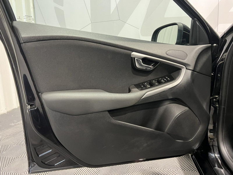 Photo 21 de l'offre de VOLVO V40  D3 150 Geartronic 6 Itek Edition à 14990€ chez VL Auto
