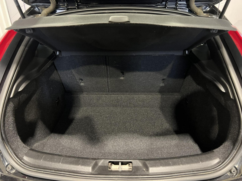 Photo 10 de l'offre de VOLVO V40  D3 150 Geartronic 6 Itek Edition à 14990€ chez VL Auto