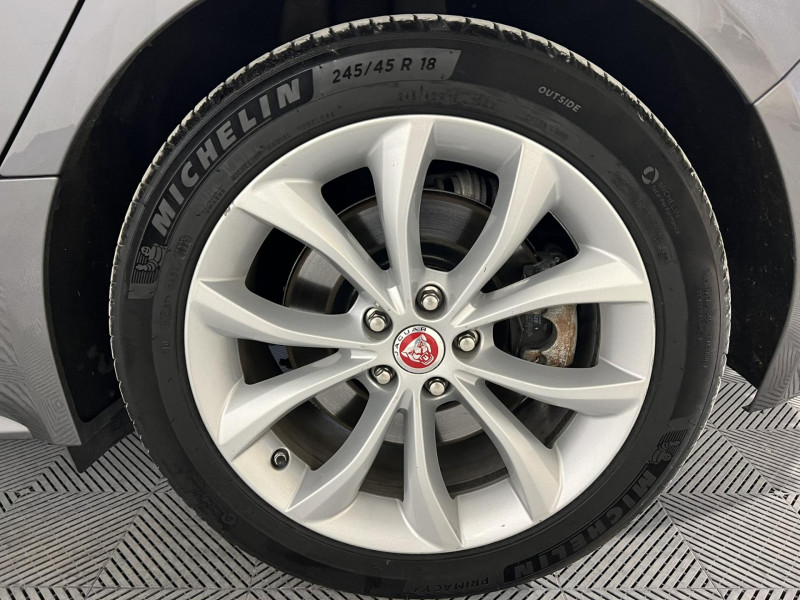 Photo 18 de l'offre de JAGUAR XF  V6 3.0 D - 300 ch BVA R-Sport à 21990€ chez VL Auto