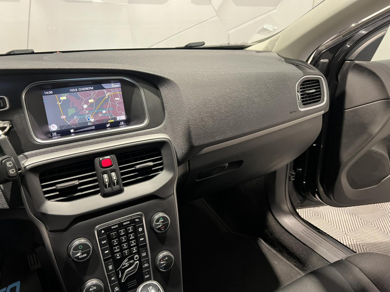 Photo 12 de l'offre de VOLVO V40  D3 150 Geartronic 6 Itek Edition à 14990€ chez VL Auto