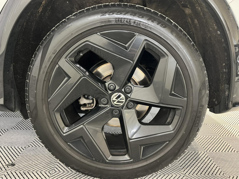 Photo 17 de l'offre de VOLKSWAGEN TIGUAN 2.0 TDI 150ch DSG7 R-Line à 36990€ chez VL Auto