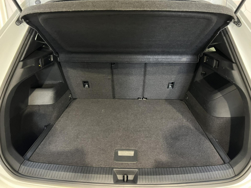 Photo 10 de l'offre de VOLKSWAGEN TIGUAN 2.0 TDI 150ch DSG7 R-Line à 36990€ chez VL Auto