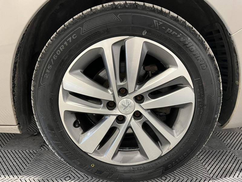 Photo 16 de l'offre de PEUGEOT TRAVELLER M BlueHDi 180ch S&S EAT8 Allure à 29990€ chez VL Auto